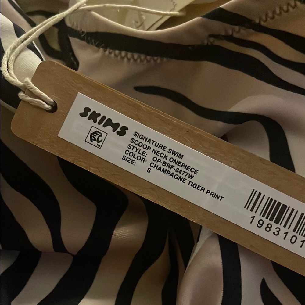 SKIMS NWT Signature Swim Scoop Neck One Piece in Champagne Tiger Print; Size S - Picture 2 of 12